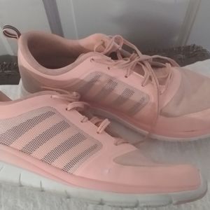 Athletic shoe